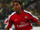 Wenger unsure over Walcott contract with Liverpool interested